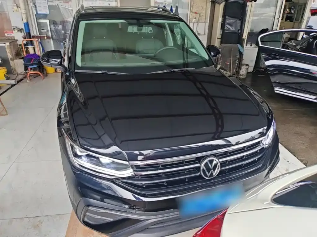 Volkswagen Tiguan L — фото 7