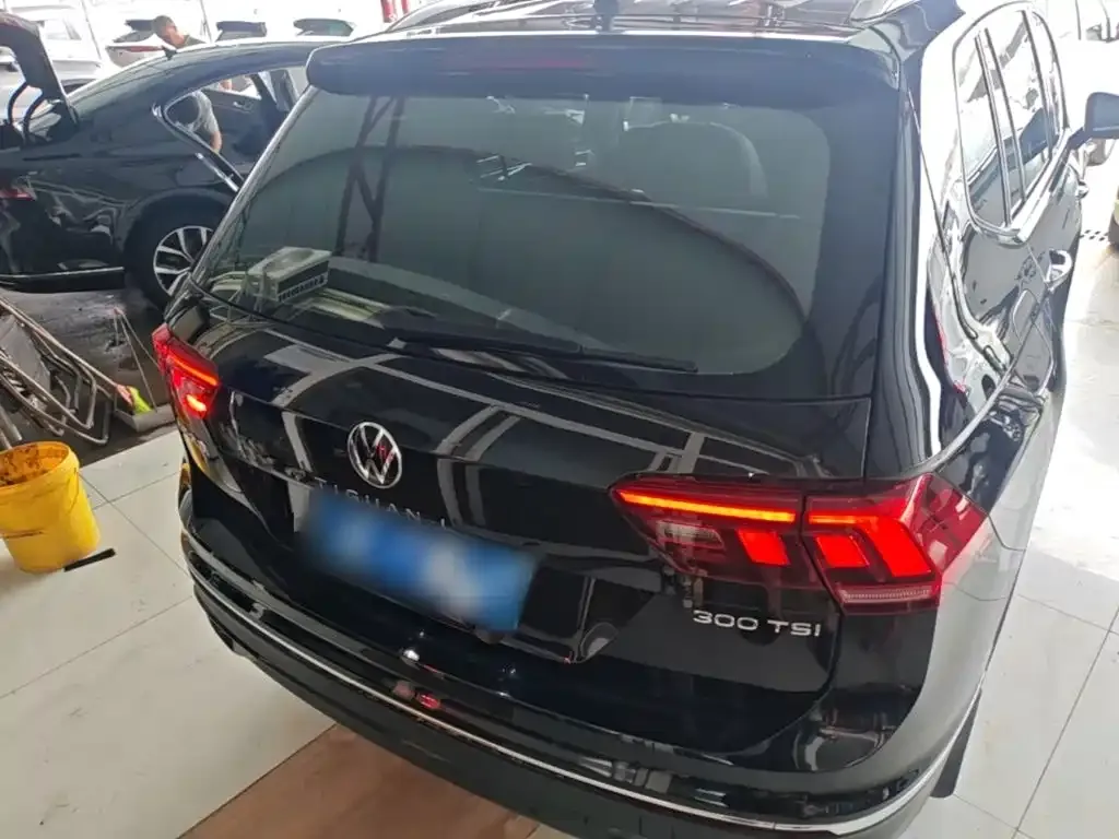 Volkswagen Tiguan L — фото 8