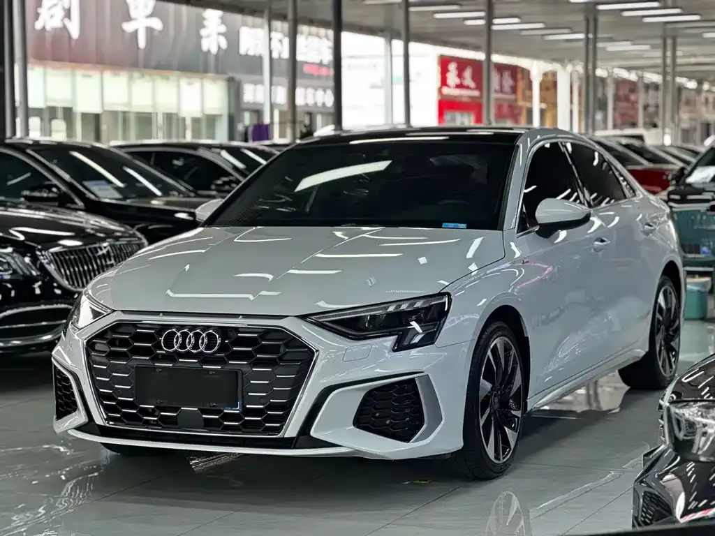 Audi A3 — фото 1