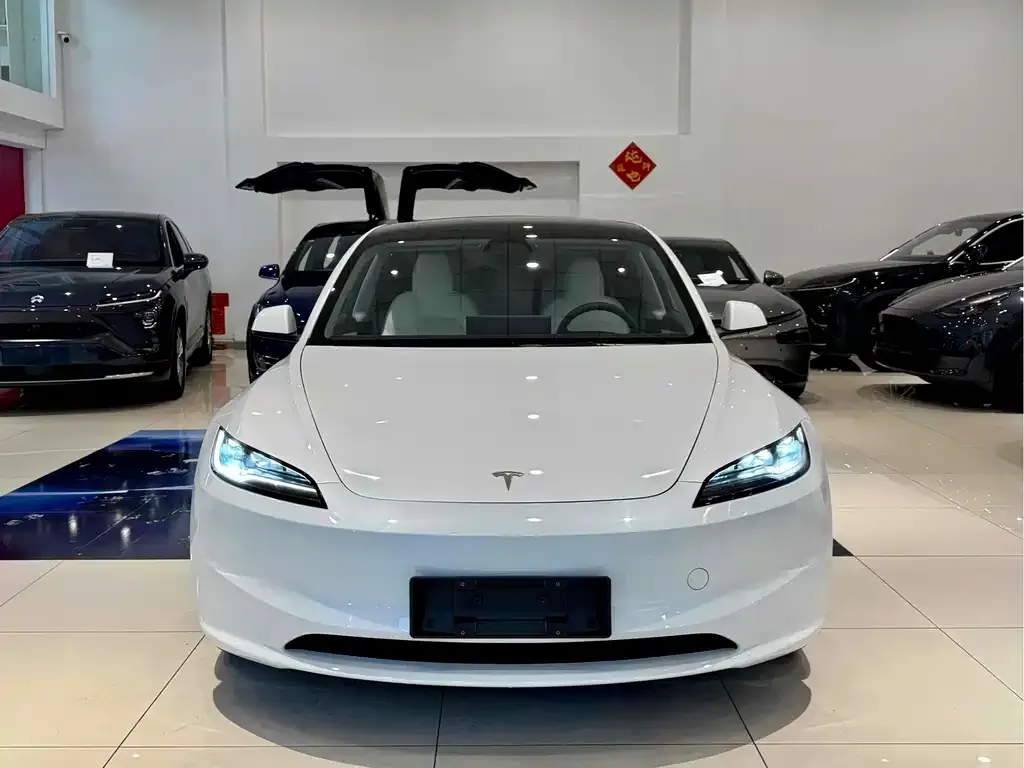 Tesla Model 3 — фото 4