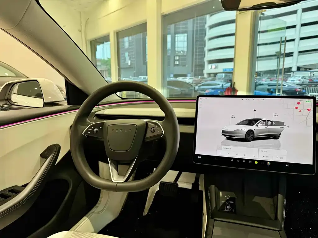 Tesla Model 3 — фото 10
