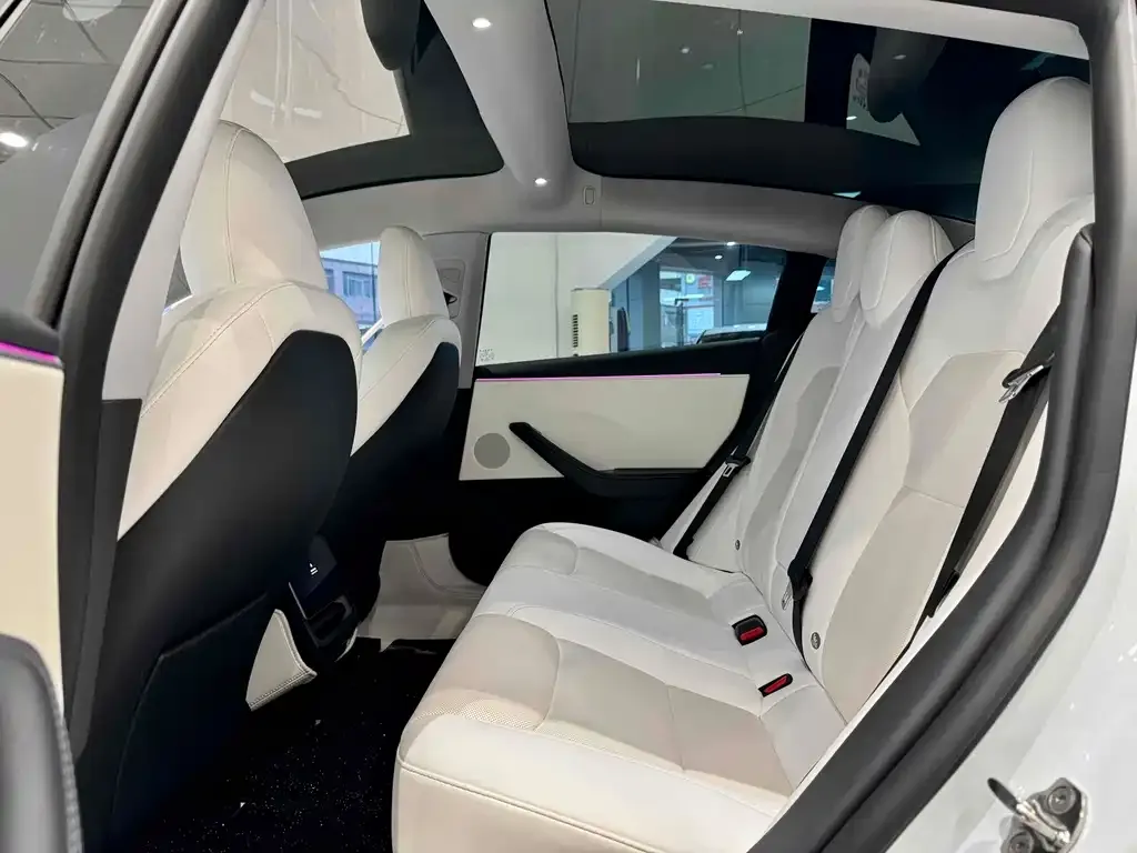 Tesla Model 3 — фото 8