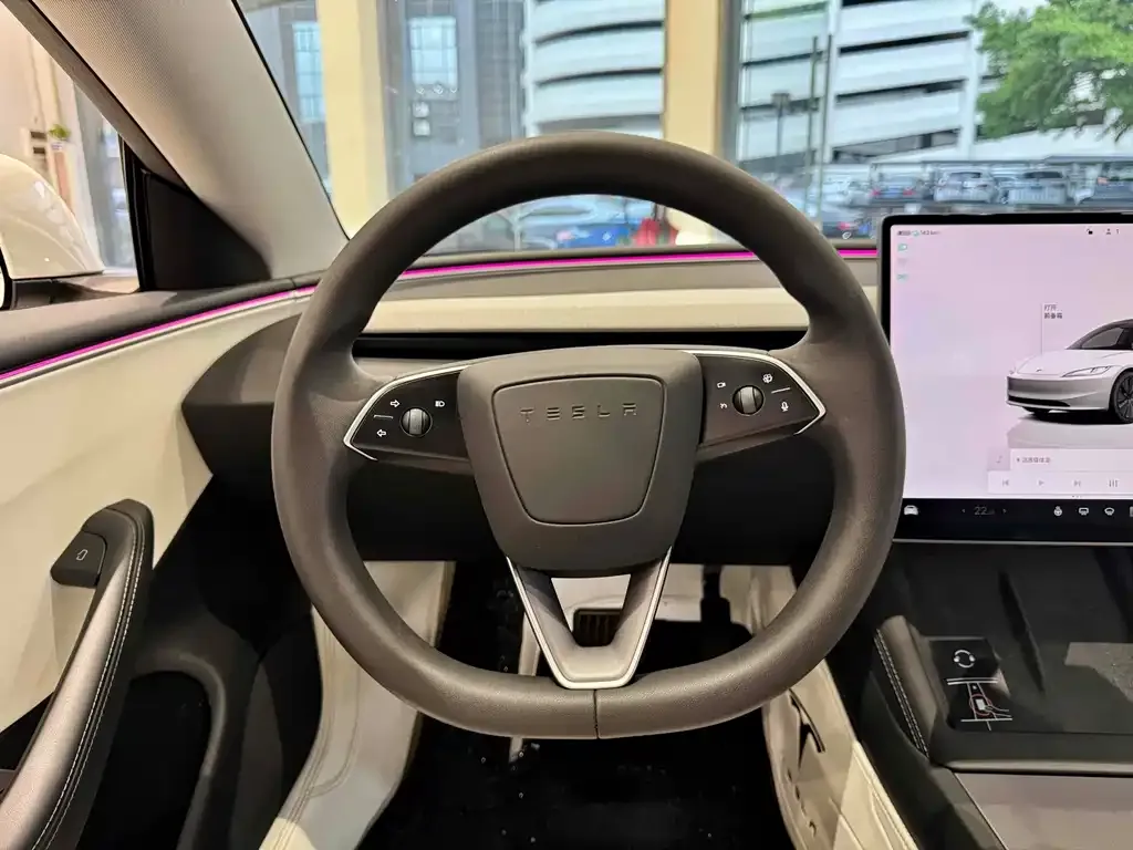 Tesla Model 3 — фото 3
