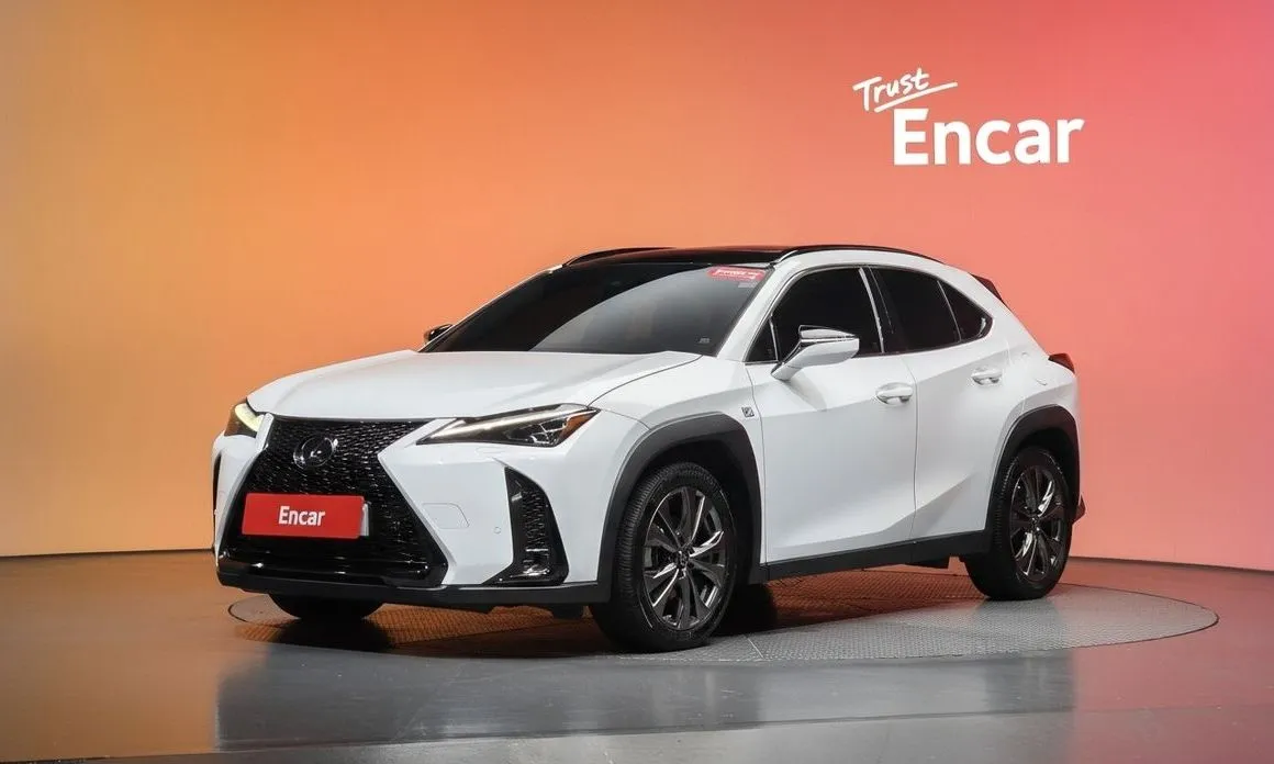 Lexus UX — фото 1