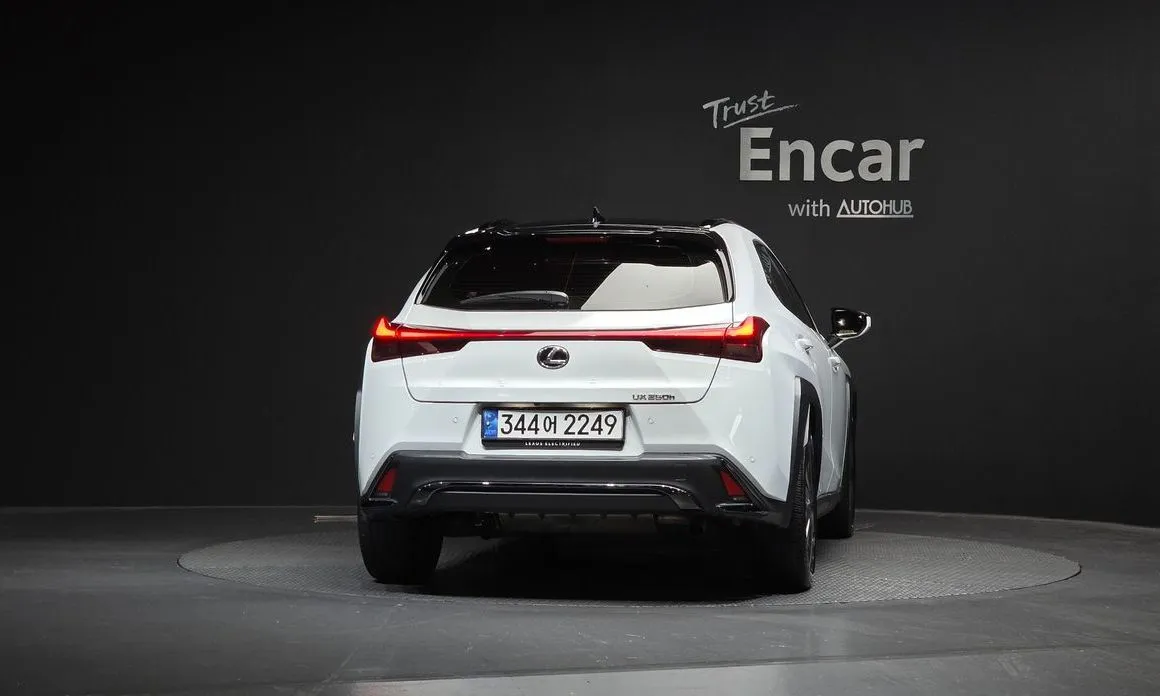 Lexus UX — фото 4