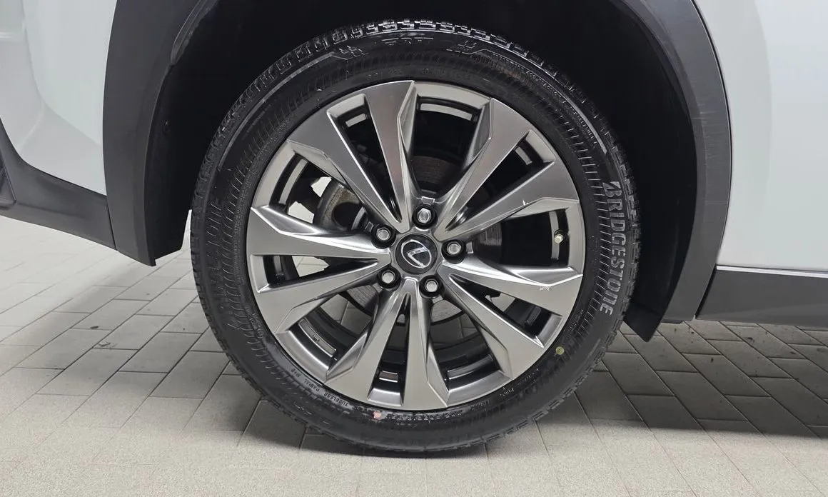 Lexus UX — фото 8