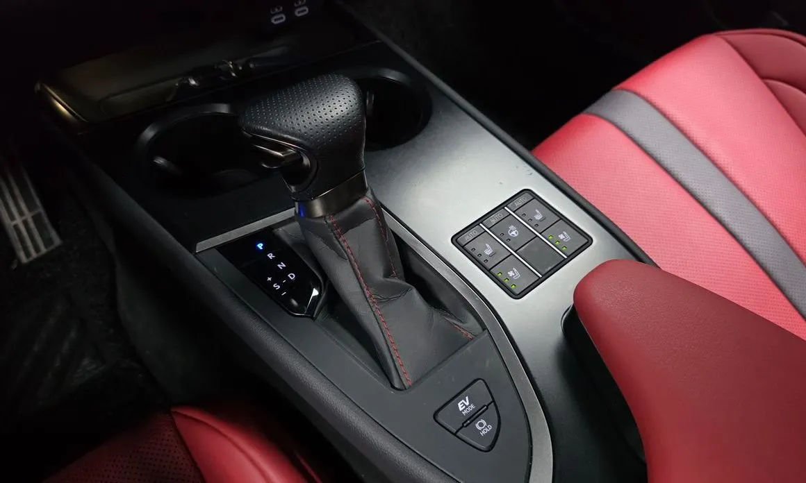 Lexus UX — фото 10