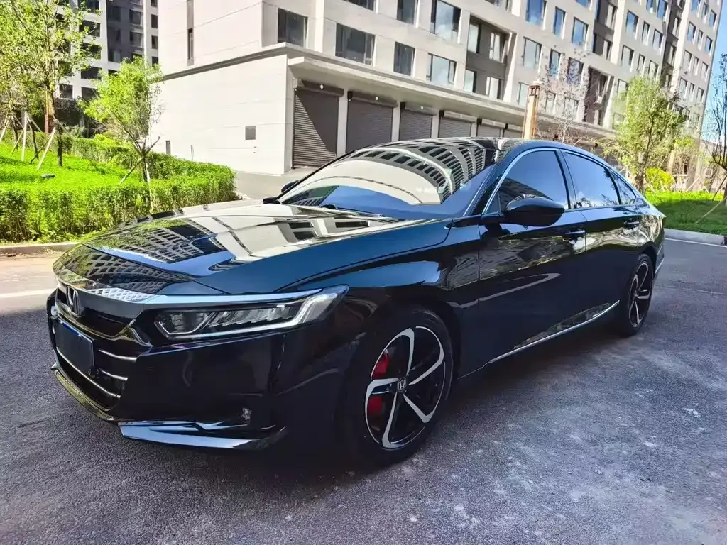 Honda Accord — фото 1