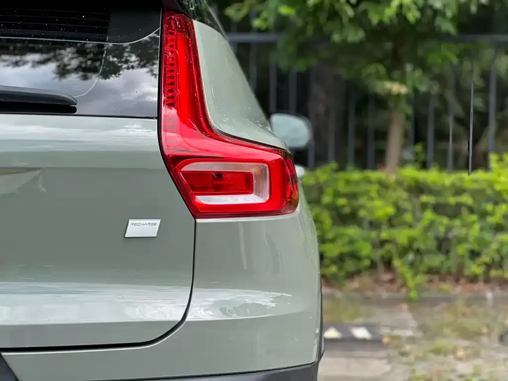 Volvo XC40 NEV — фото 2