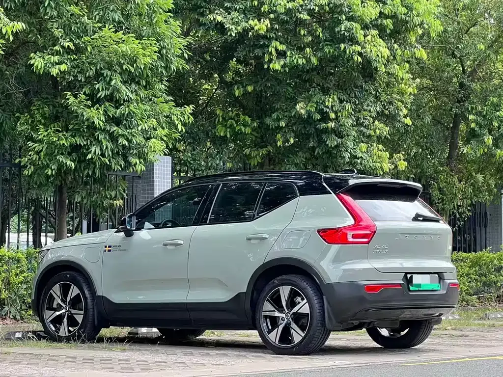 Volvo XC40 NEV — фото 9