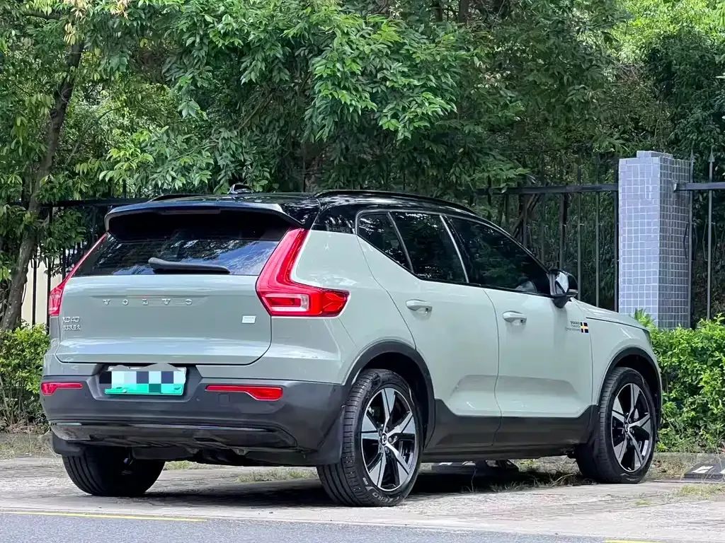 Volvo XC40 NEV — фото 8