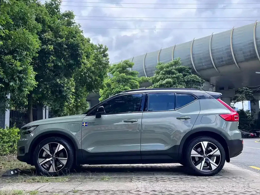 Volvo XC40 NEV — фото 5