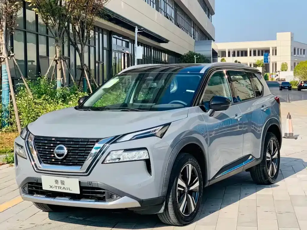 Nissan X-Trail — фото 1