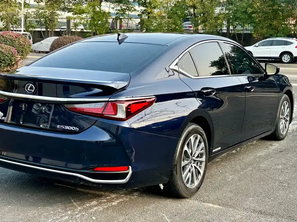 Lexus ES — фото 7