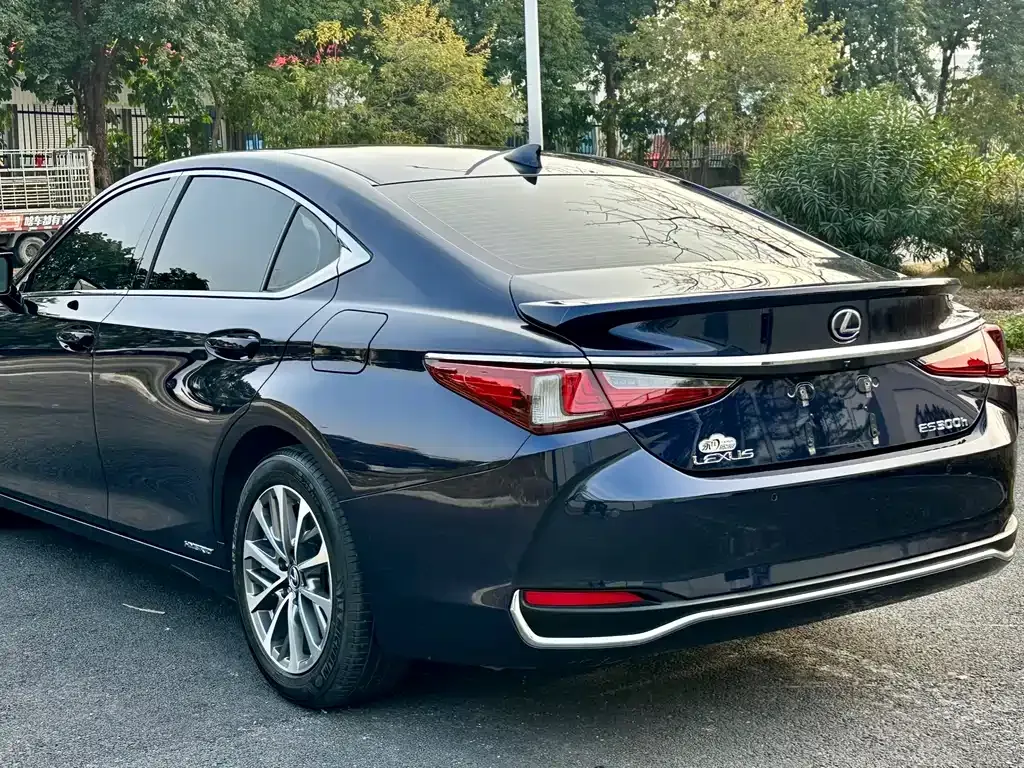 Lexus ES — фото 8