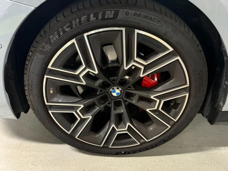 BMW 5-Series — фото 10
