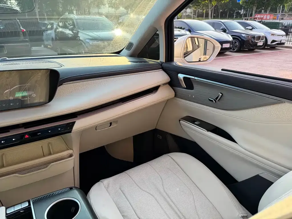 Buick GL8 Hybrid — фото 3