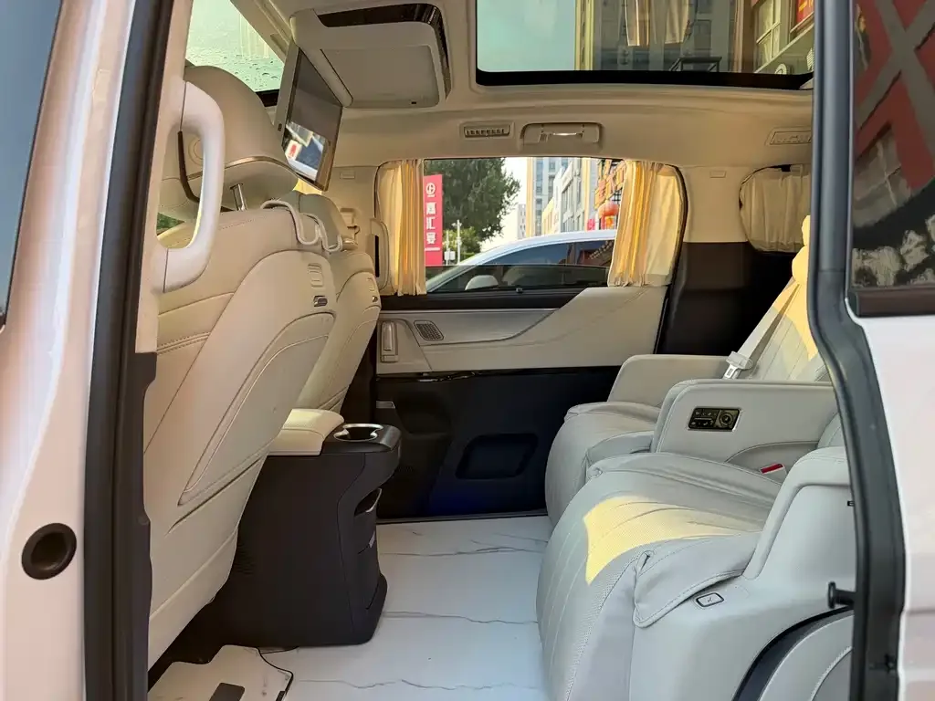Buick GL8 Hybrid — фото 4