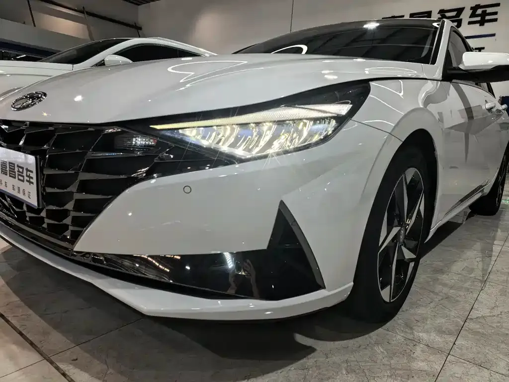Hyundai Elantra — фото 10