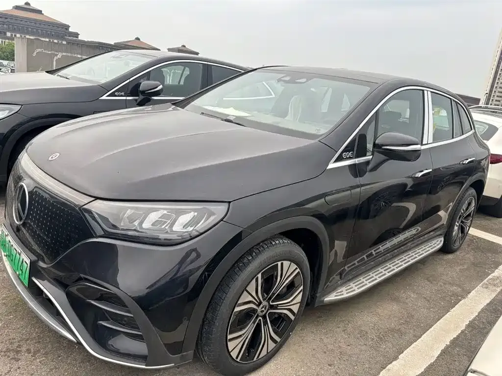 Mercedes-Benz EQE SUV — фото 1