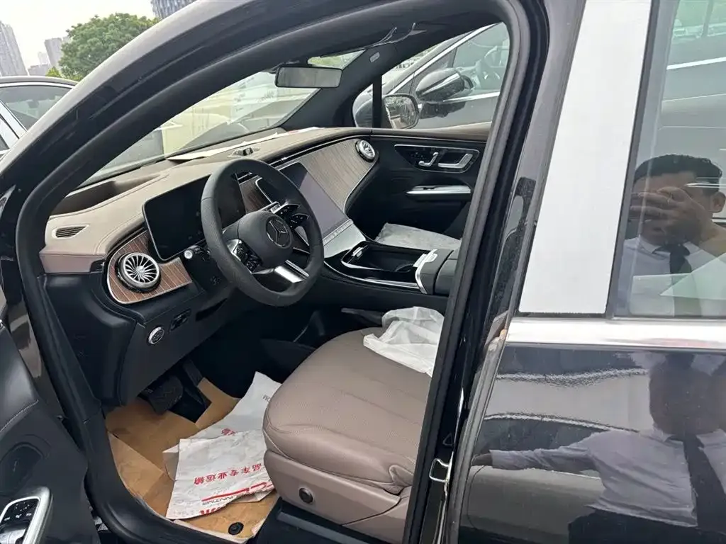 Mercedes-Benz EQE SUV — фото 4
