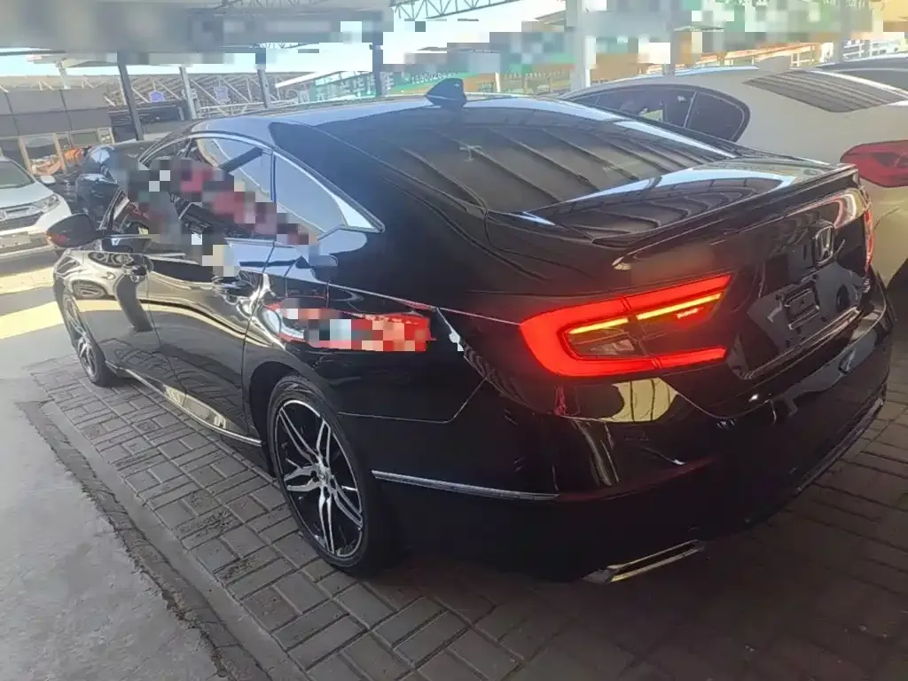 Honda Accord — фото 10