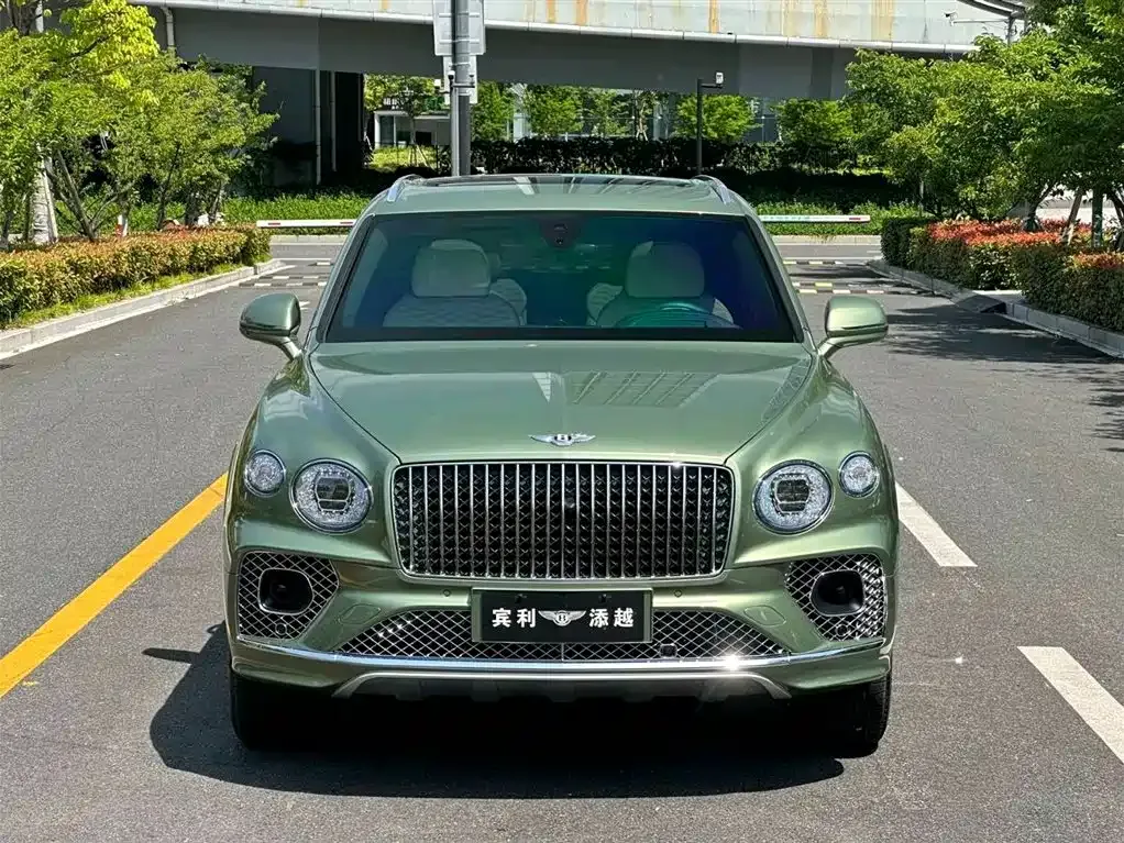 Bentley Bentayga — фото 1