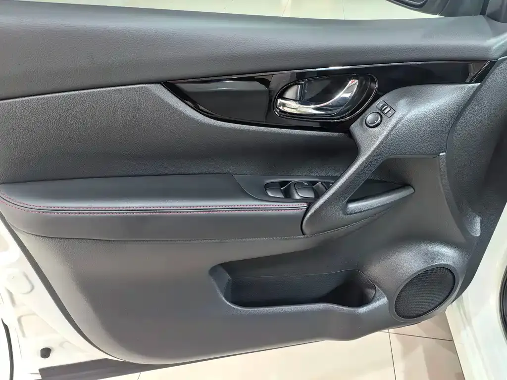 Nissan Qashqai — фото 10