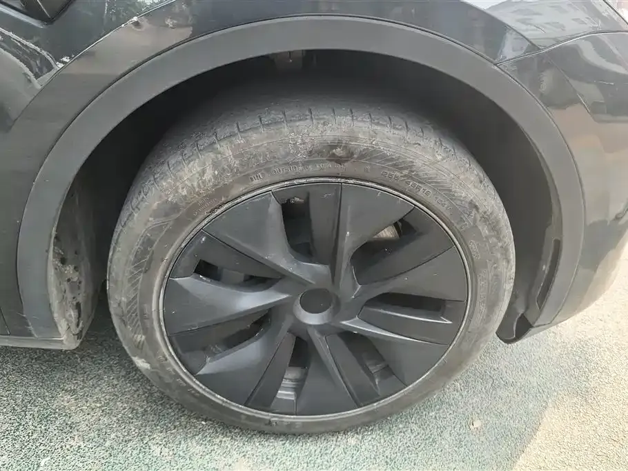 Tesla Model Y — фото 5