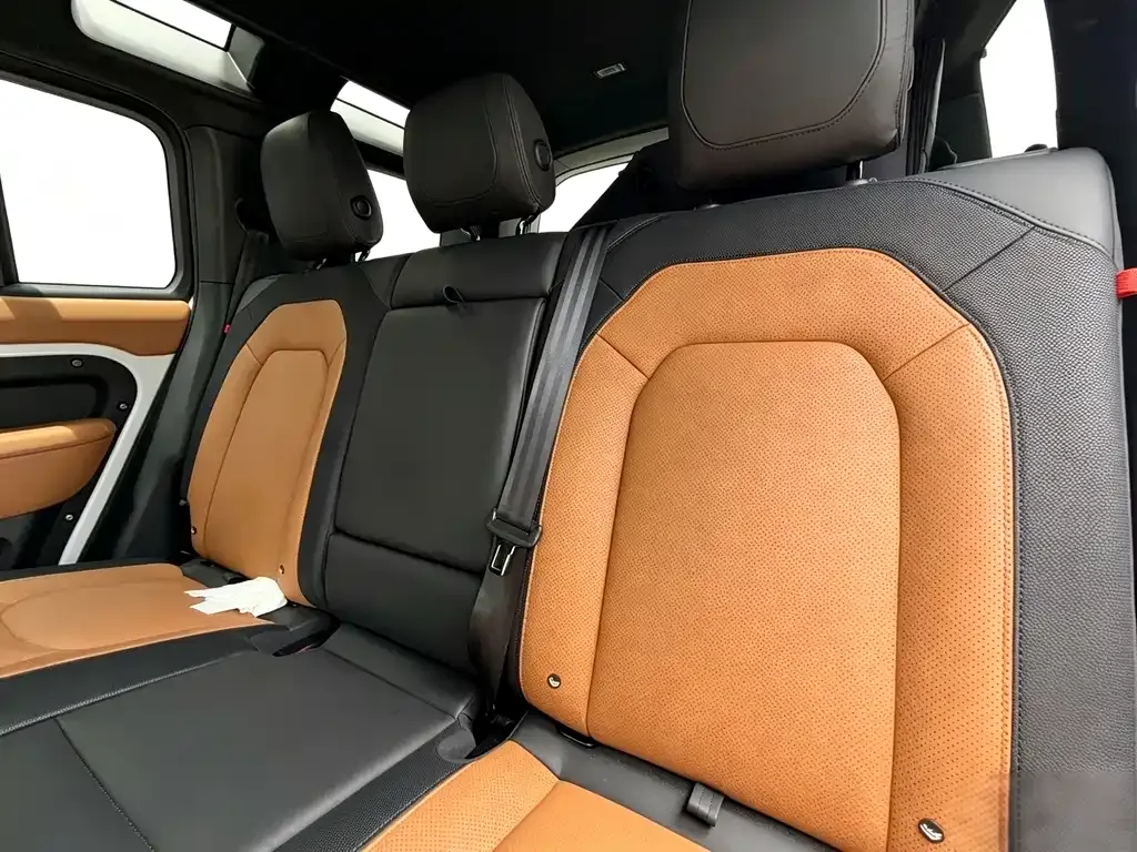Land Rover Defender — фото 10