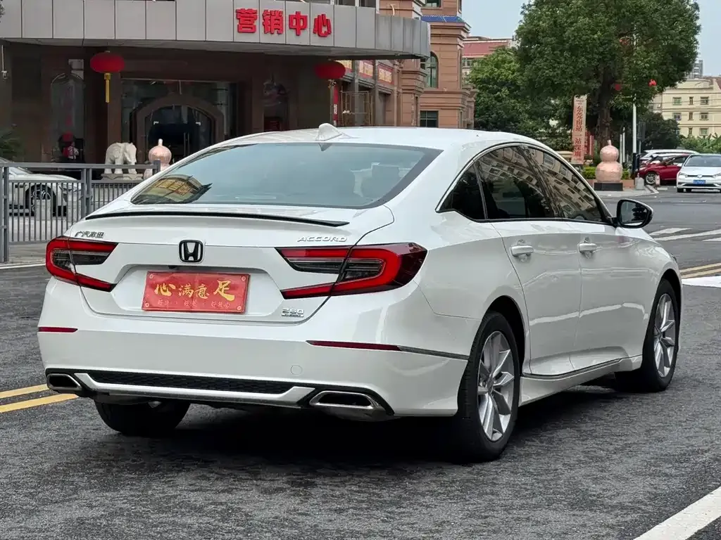 Honda Accord — фото 10