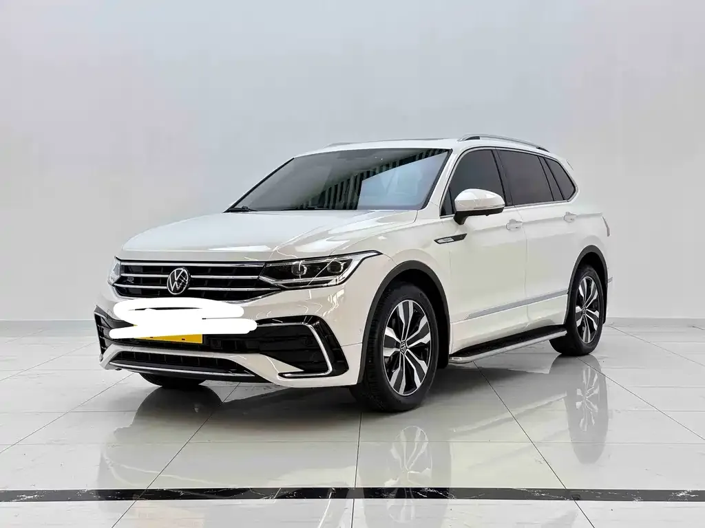 Volkswagen Tiguan L — фото 1