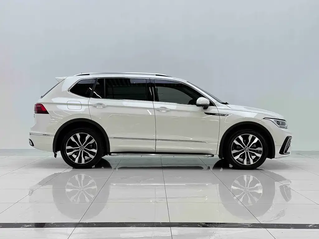 Volkswagen Tiguan L — фото 9