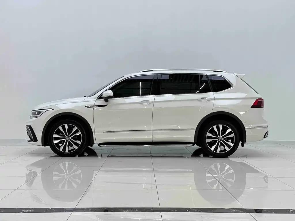 Volkswagen Tiguan L — фото 6