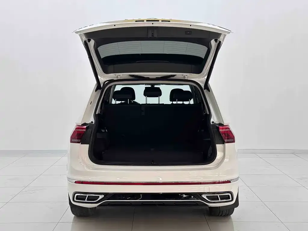 Volkswagen Tiguan L — фото 3