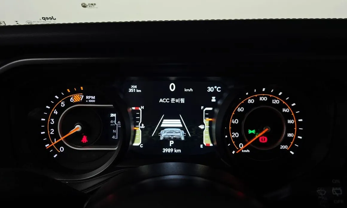 Jeep Wrangler — фото 9