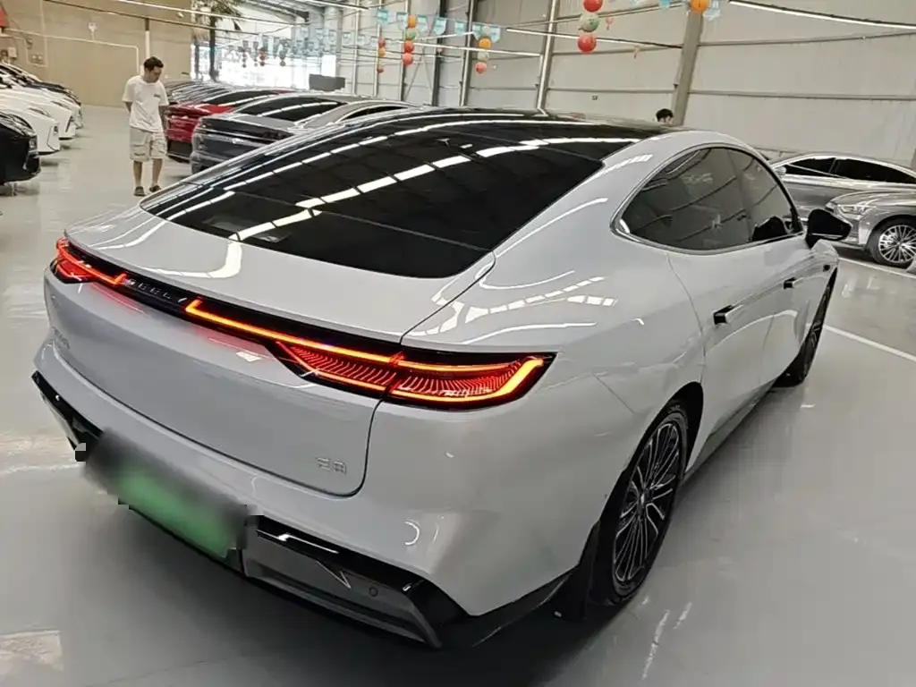 Geely Galaxy E8 2025 из CN, фото 6