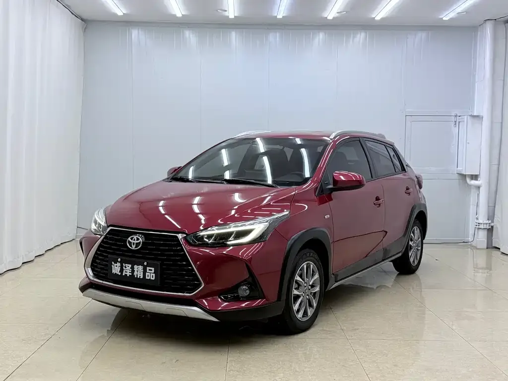 Toyota Yaris L — фото 1