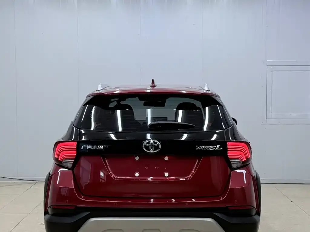 Toyota Yaris L — фото 4