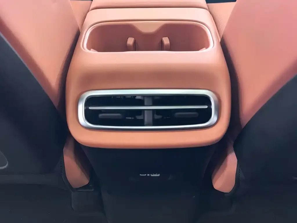 Leapmotor C10 — фото 2