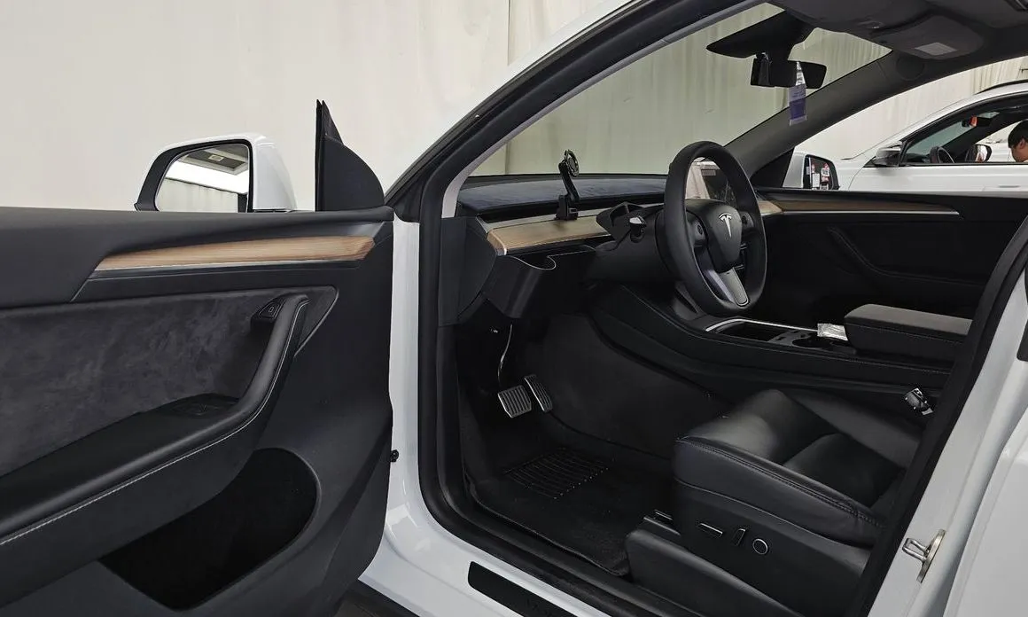 Tesla Model Y — фото 6