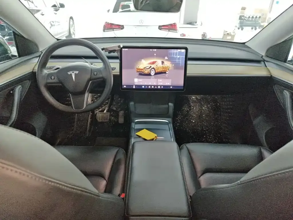 Tesla Model Y — фото 9