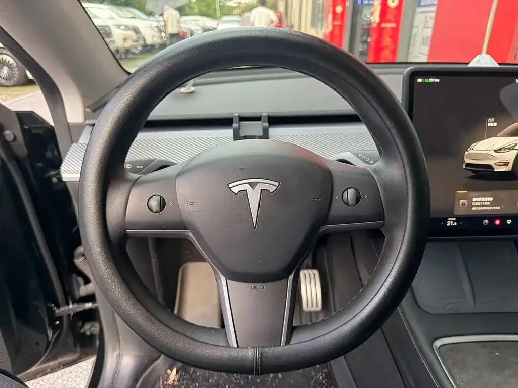 Tesla Model Y — фото 7