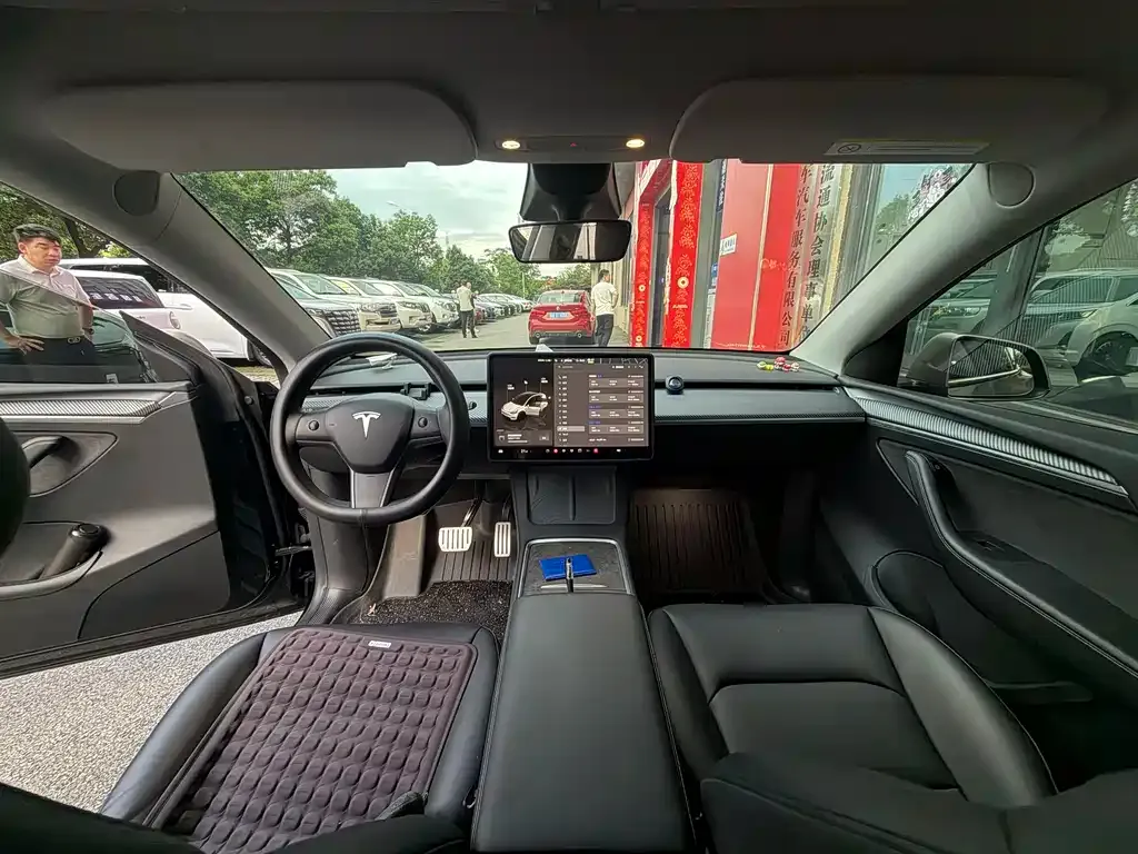 Tesla Model Y — фото 9