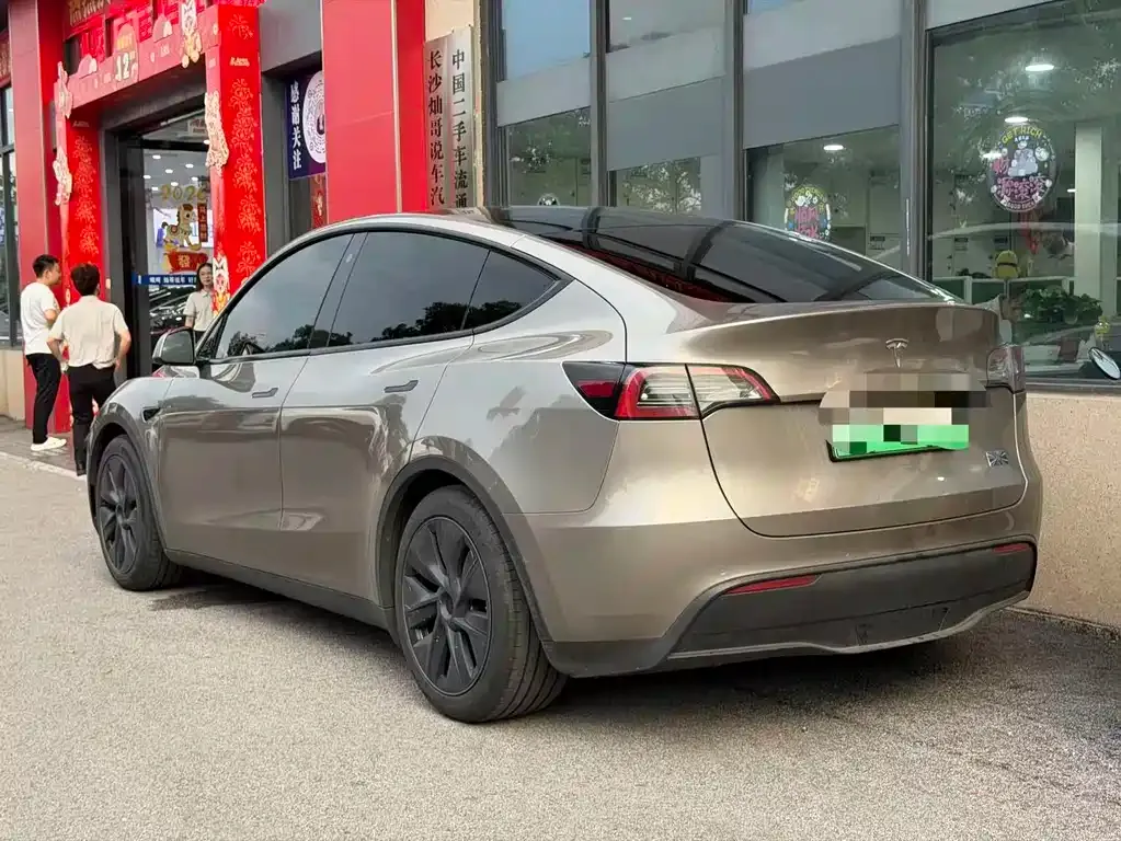 Tesla Model Y — фото 5