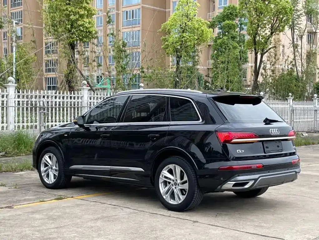 Audi Q7 2021 из CN, фото 8