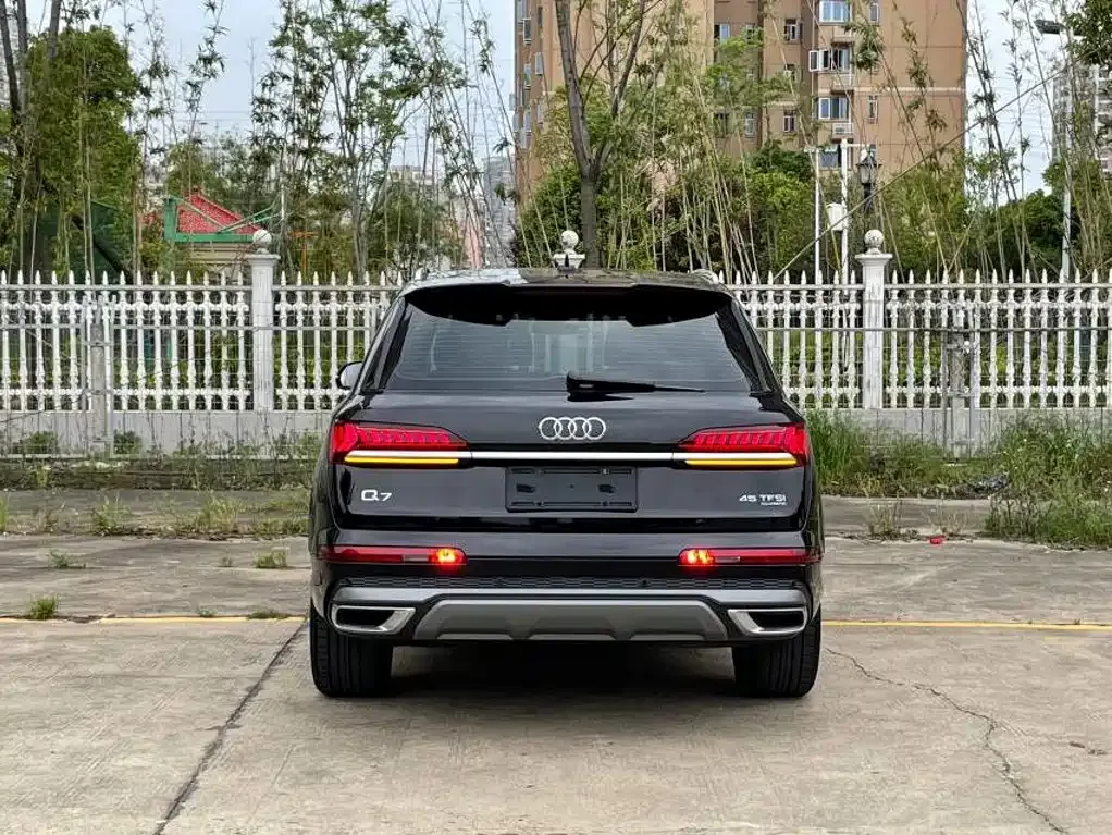 Audi Q7 2021 из CN, фото 6