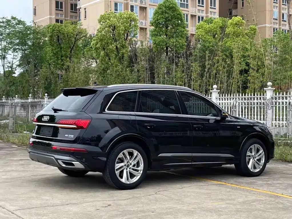 Audi Q7 2021 из CN, фото 7