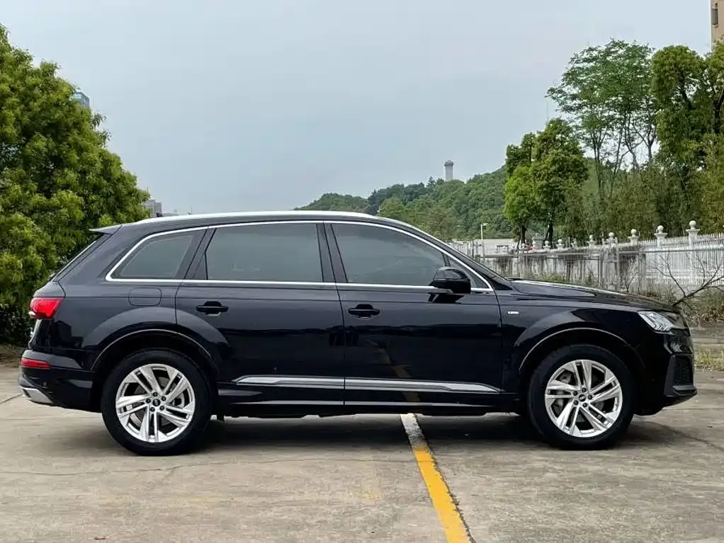 Audi Q7 2021 из CN, фото 4