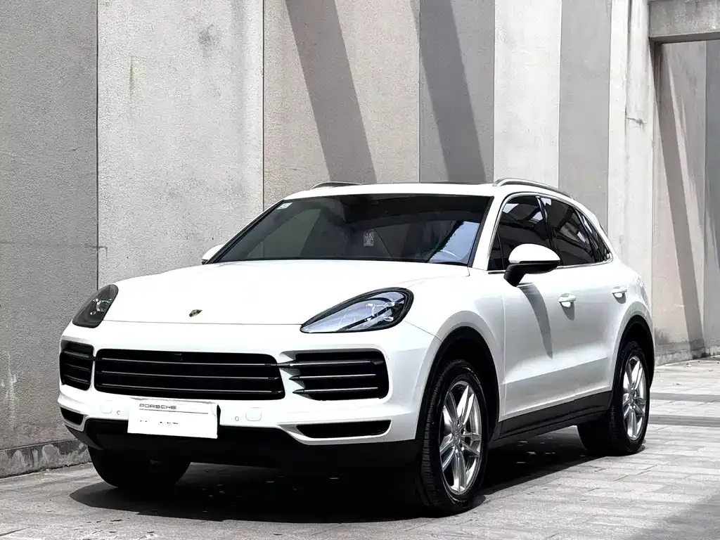 Porsche Cayenne — фото 1